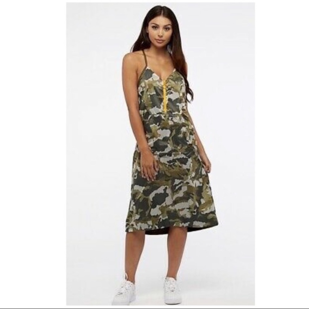 New w/o tags Women’s Nike racer back camo print Dress